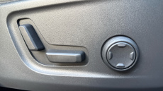 Volvo XC40 2.0 B4P Ultra Dark 5dr Auto Petrol Estate